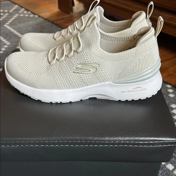 Skechers - Picture 3 of 4